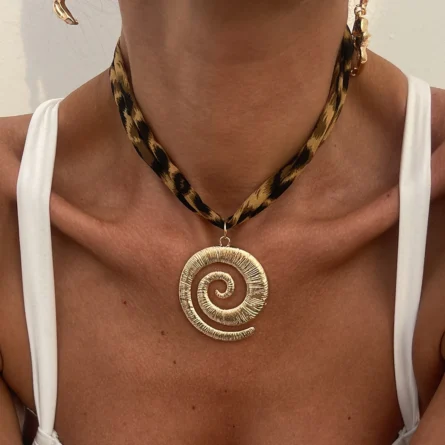 Trendy Heart & Star Pendant Leopard Print Choker Necklace - Image 3